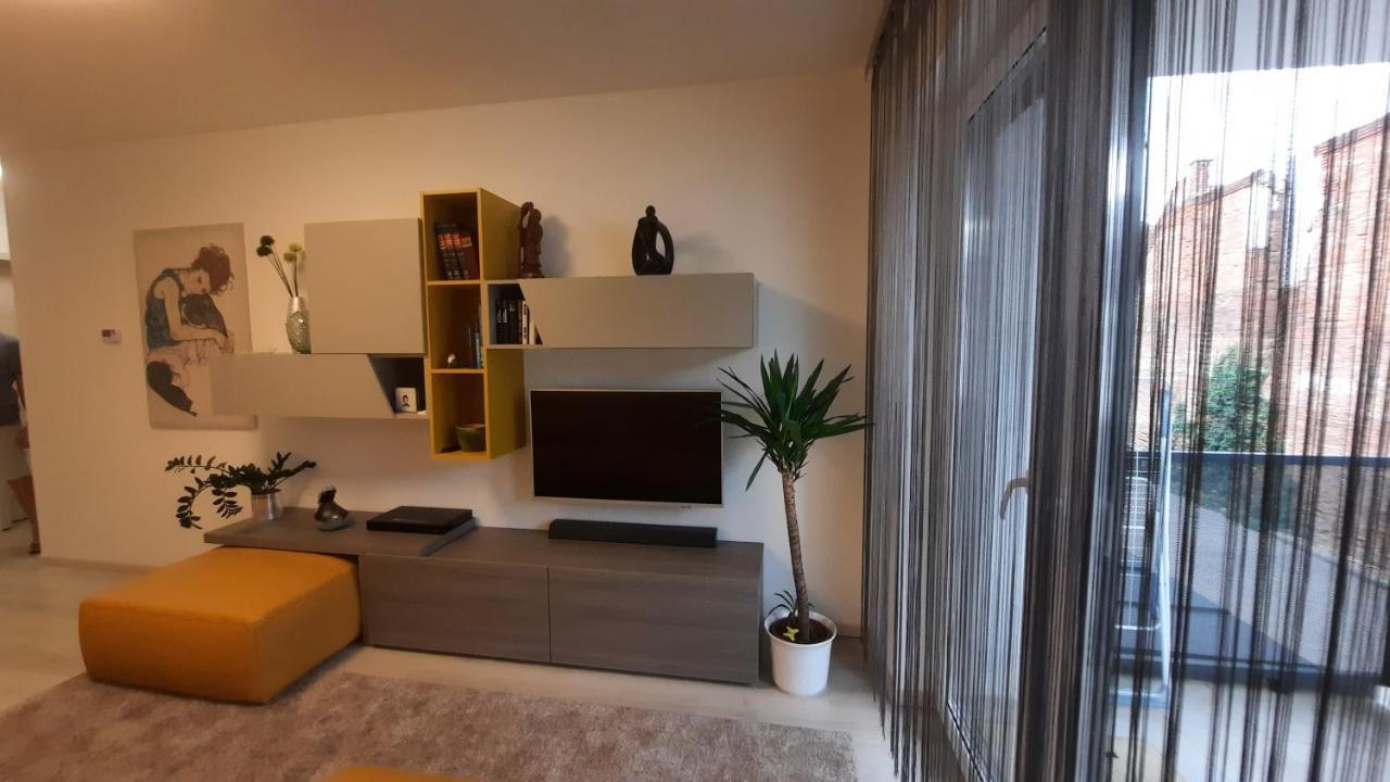 Disztingvalt Apartman, Free Garage Apartment Debrecen