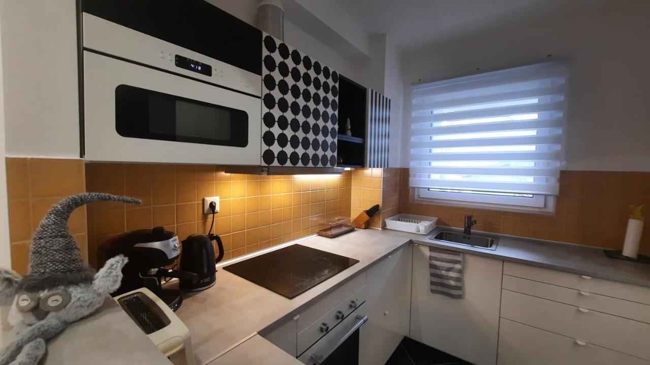 Disztingvalt Apartman, Free Garage Apartment *