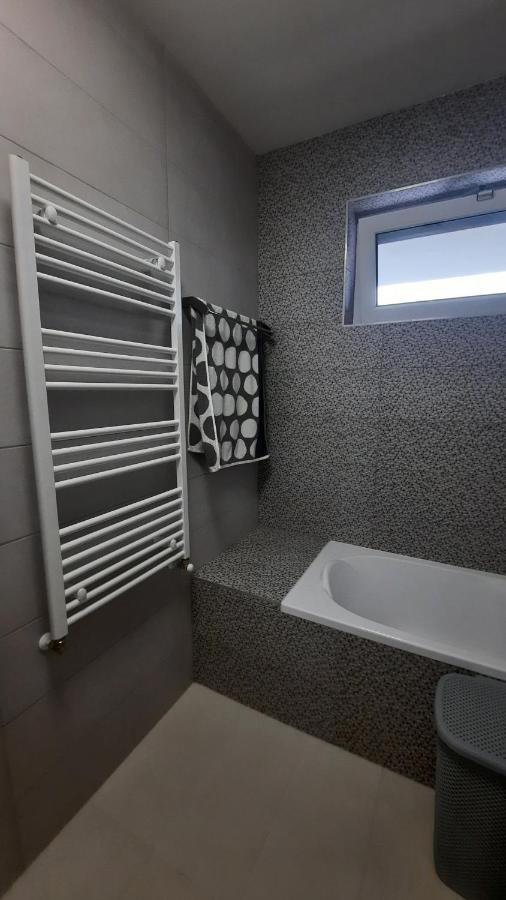 Disztingvalt Apartman, Free Garage Apartment Debrecen