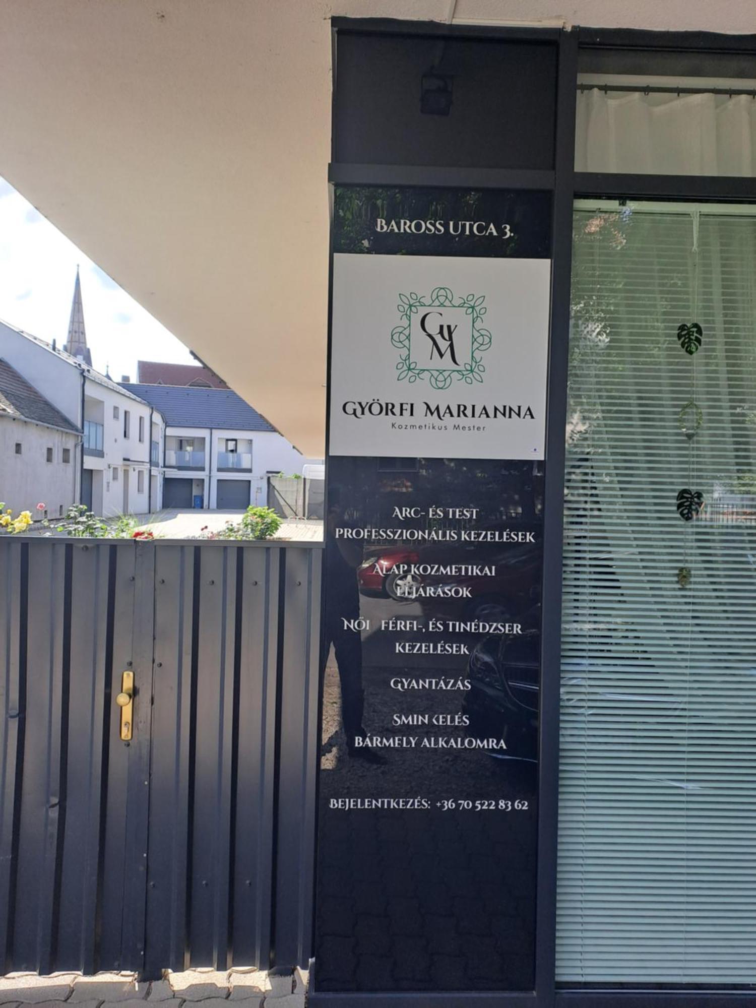 Disztingvalt Apartman, Free Garage